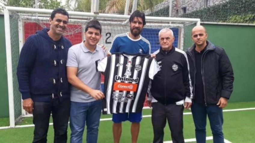 Loco Abreu firma con el Athletic de Brasil, el ¡club 30 de su carrera!