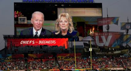 Super Bowl: Joe Biden recuerda a víctimas de Covid junto a Chiefs y Buccaneers (VIDEO)