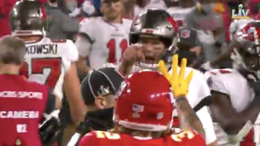 Tom Brady y Tyrann Mathieu, a punto de llegar a los golpes en el Super Bowl LV (VIDEO)