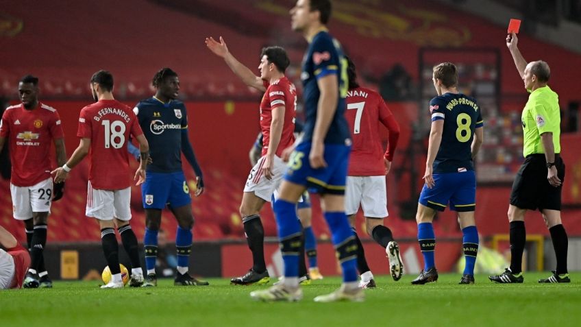 Amenazan de muerte a árbitro y su familia por dos expulsiones en la Premier League