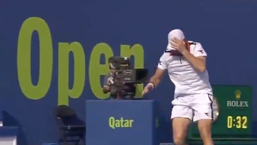 Tenista se golpea el rostro con la raqueta y abandona torneo en Doha (VIDEO)