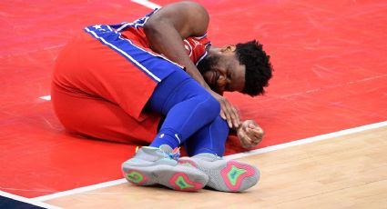 Dura lesión de rodilla de Joel Embiid lo alejará al menos dos semanas (VIDEO)