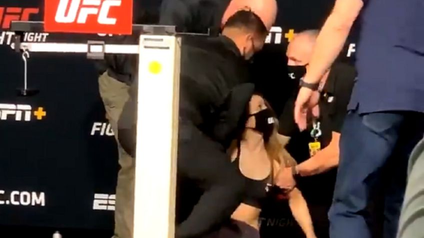 Julija Stoliarenko de la UFC se DESMAYA en plena ceremonia de pesaje (VIDEO)