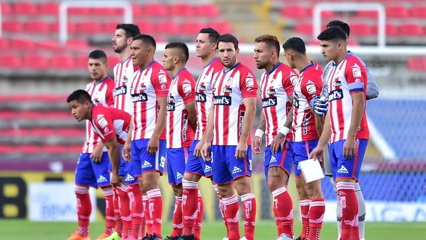 Jugador de Atlético San Luis estalla contra afición y casi termina a los golpes (VIDEO)