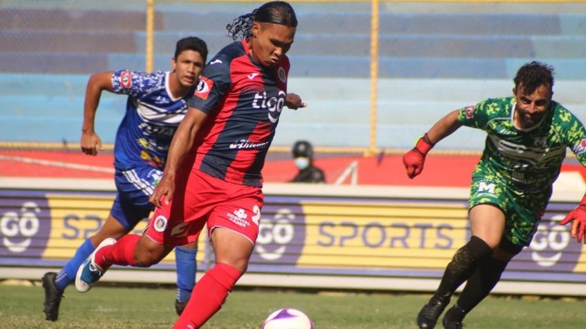 Gullit Peña anota otro gol con el FAS, donde ya es capitán (VIDEO)