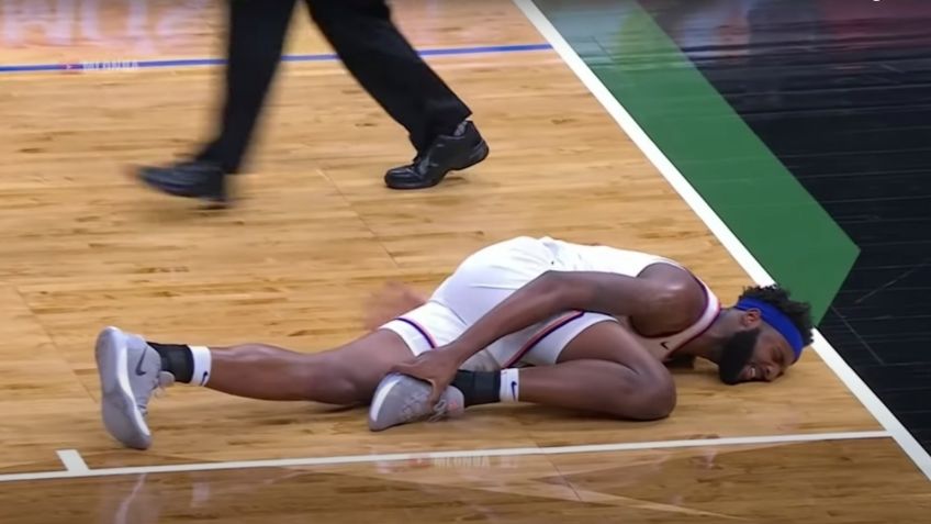 NBA: La grave lesión de Mitchell Robinson en el Knicks vs Bucks (VIDEO)