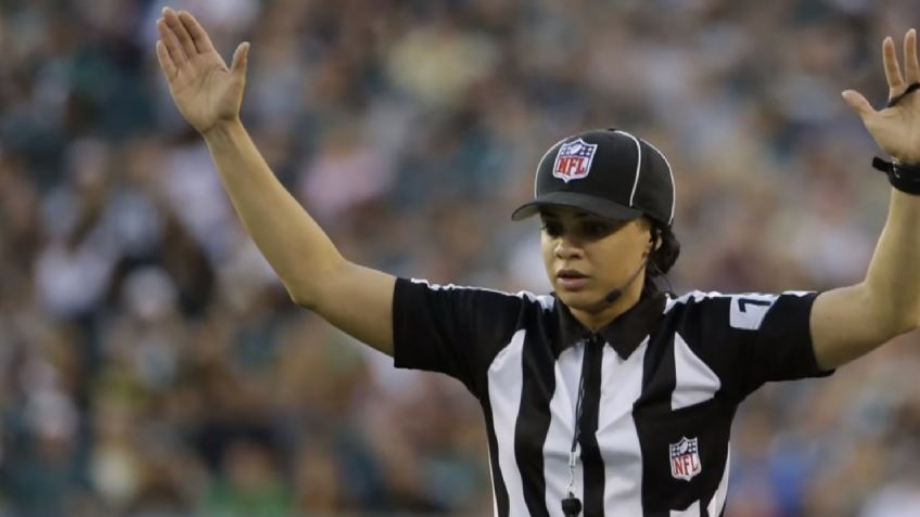Ella es Maia Chaka, la primera árbitra afroamericana que contrata la NFL