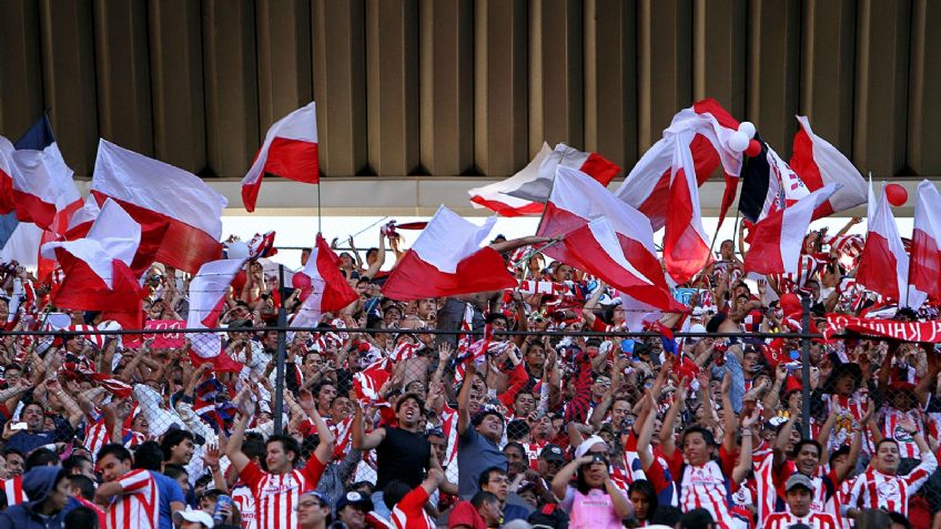 Chivas: Batalla campal ocasionada por barristas rojiblancos en Mazatlán (VIDEO)