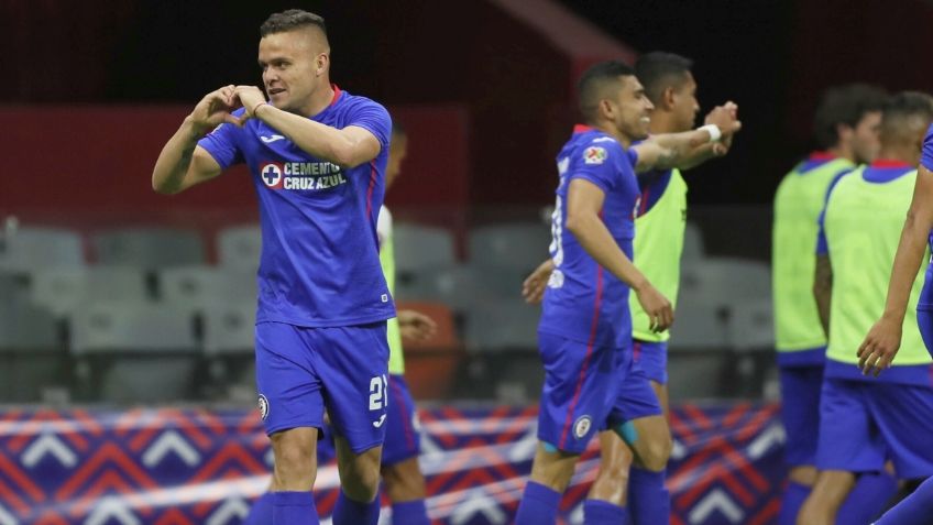 ¡Cruz Azul histórico! Cabecita da triunfo para igualar el récord; Chivas, casi eliminado