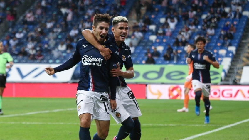 Chivas sorprende al Monterrey y llega a zona de repechaje, en juego pendiente