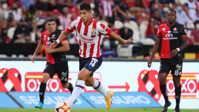 Chivas: Subastan playera de Ángel Zaldívar por esta cifra tras Clásico Tapatío