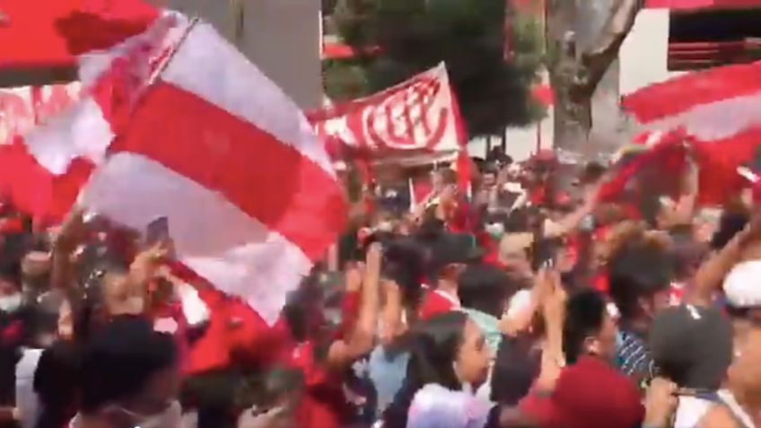 Afición del Toluca arma fiesta en las calles, previo al duelo ante América (VIDEO)