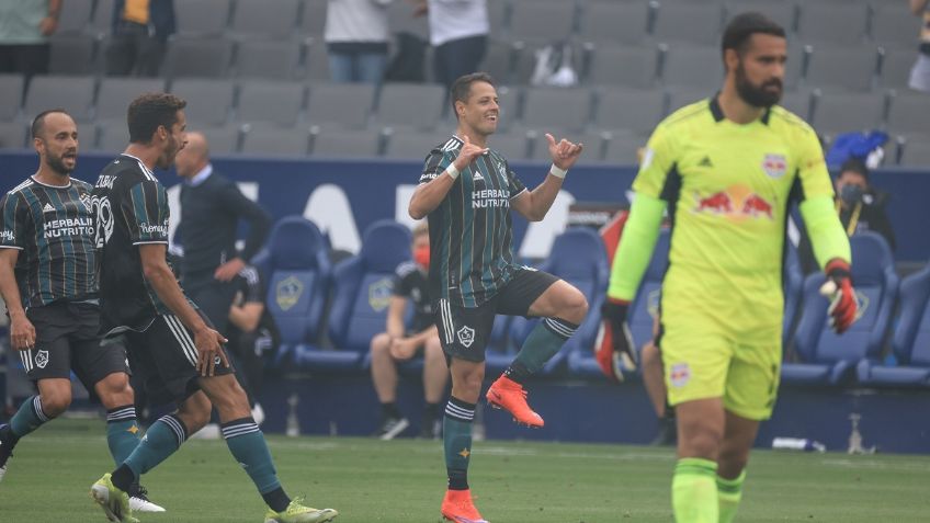 Griezmann reaccionó a la imitación que hizo Chicharito de él