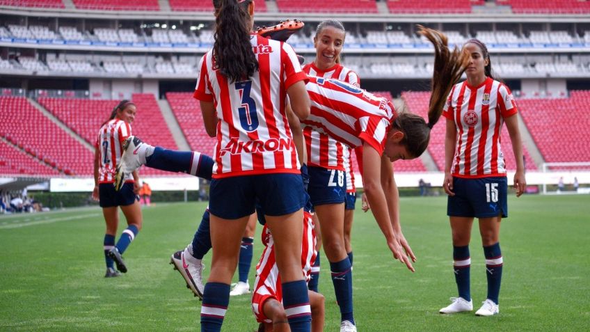 Chivas femenil se une al festejo que popularizaron Bofo Bautista y Omar Bravo (VIDEO)