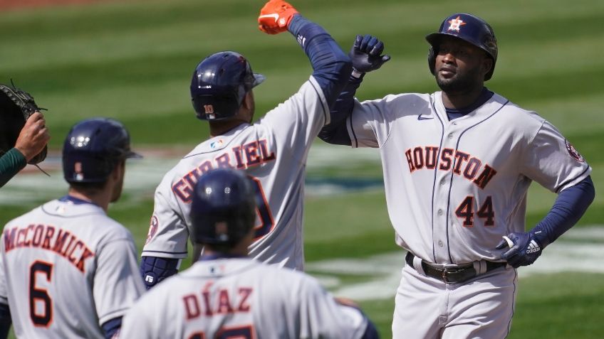 Astros despegan en Grandes Ligas con paliza, segunda victoria sobre Oakland