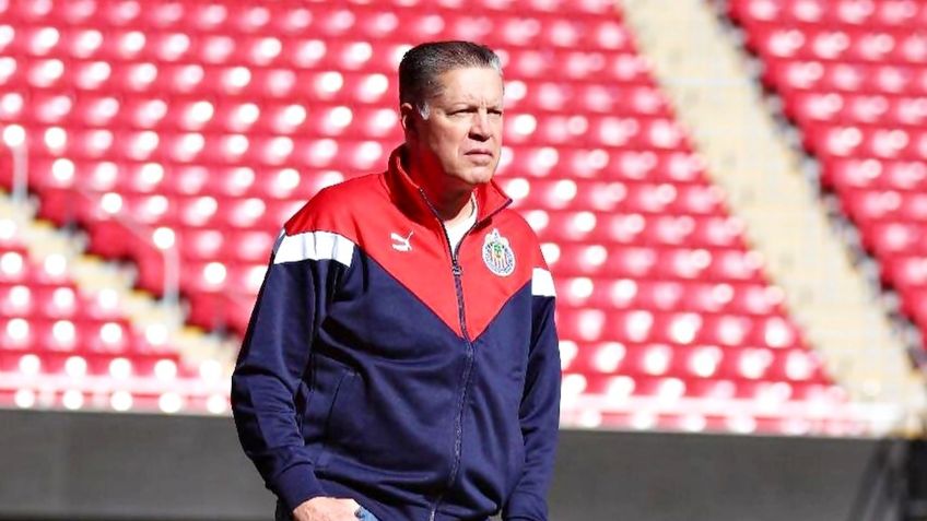 Ricardo Peláez es captado al borde del desquicio por empate de Chivas