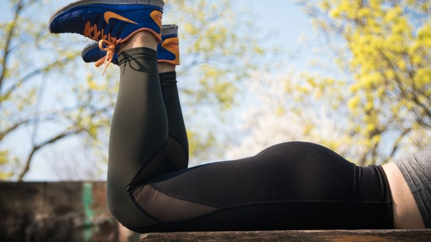 Trabaja glúteos: 4 ejercicios para fortalecerlos y levantarlos sin ir al gimnasio