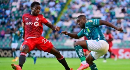 León perdona al Toronto FC y complica su pase por errores de Ángel Mena