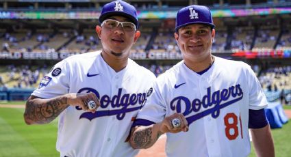 Julio Urías y Víctor González reciben anillos de campeón con los Dodgers