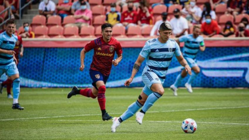 Gol de Alan Pulido, que define 'con la mano en la cintura' con Kansas City (VIDEO)