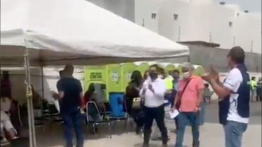 Tuca Ferretti recibe ovación al aplicarse segunda vacuna contra Covid-19 (VIDEO)