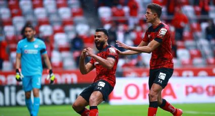 Toluca, con polémico penalti, golpea primero a Cruz Azul en inicio de liguilla