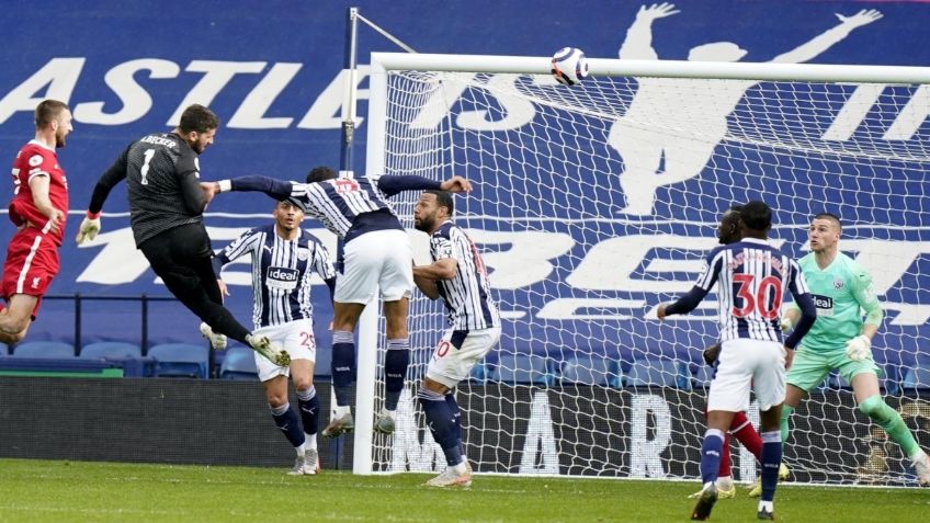 Alisson Becker, portero del Liverpool, da triunfo con ¡gol de último minuto! (VIDEO)