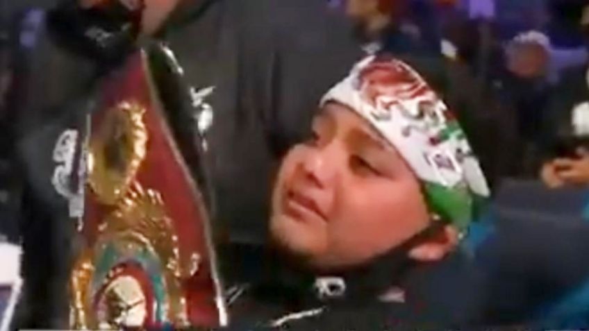 Hijo de Andy Ruiz roba cámara en la pelea de su padre contra Chris Arreola (VIDEO)