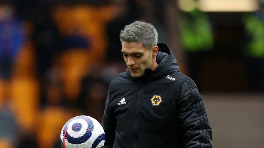 Raúl Jiménez reaparece en campo de juego; es ovacionado por afición de Wolves (VIDEO)