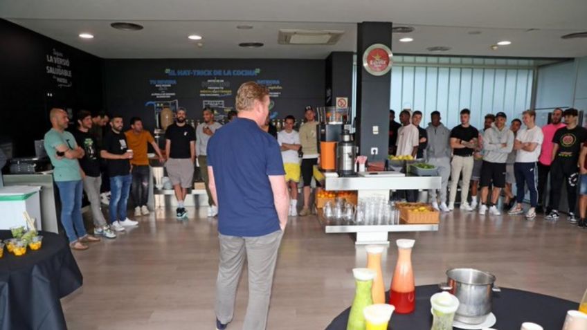 Barcelona: Así fue la despedida de Koeman con Messi y sus jugadores (VIDEO)