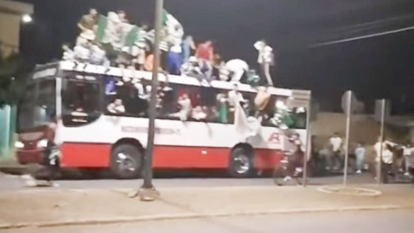 VIDEO VIRAL: Aficionado de Santos CAE de un autobús durante festejos
