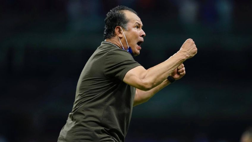 PERFIL: Juan Reynoso, el rey azul, sobreviviente y cazafantasmas del futbol 