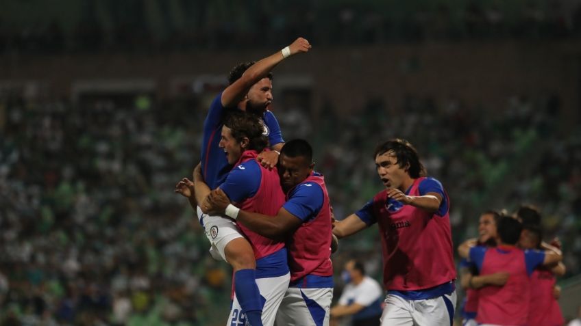 Cruz Azul, con Luis Romo inspirado, da el primer golpe ante Santos en la final