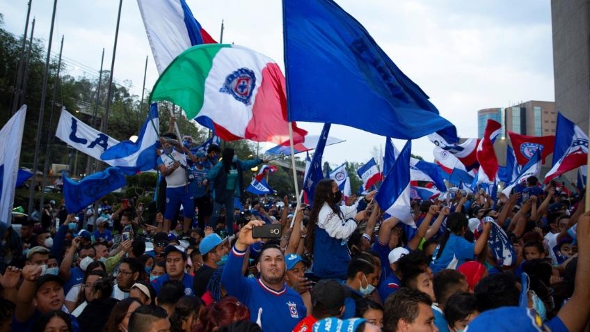 Cruz Azul recibe última serenata previo a la final de vuelta contra Santos (VIDEO)