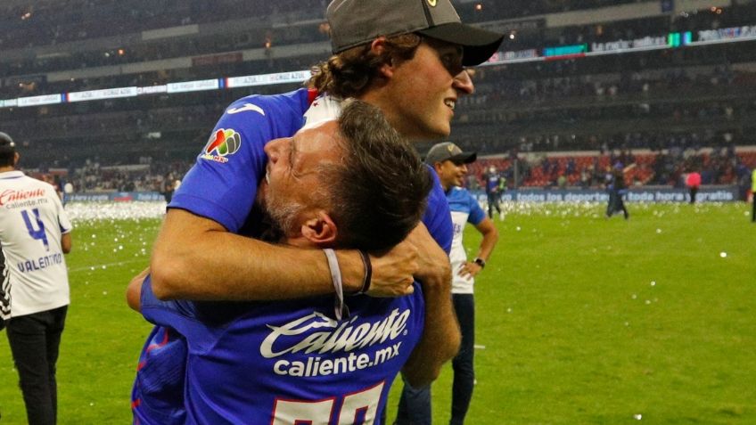 Cruz Azul: Las lágrimas  de Chaco Giménez y su hijo Santiago tras el título