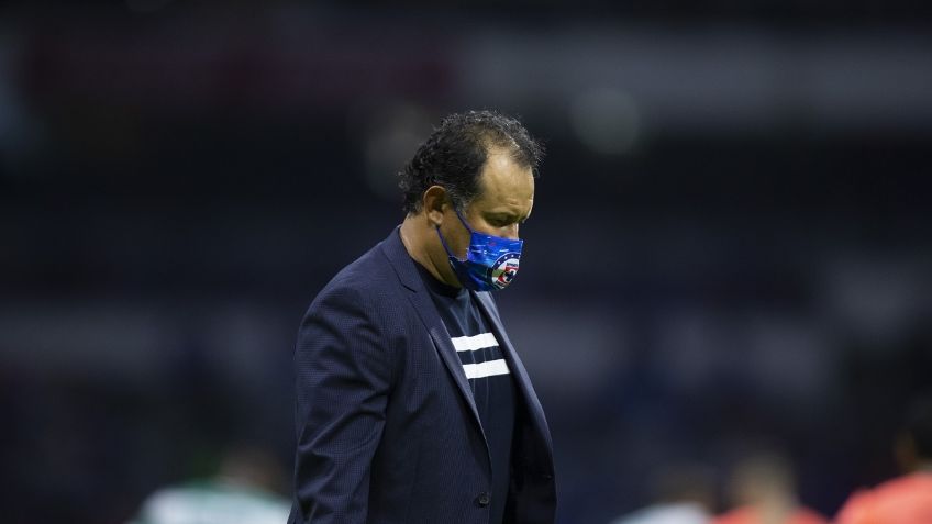 Cruz Azul duda sobre renovar a Juan Reynoso y una Selección ya lo esperaría