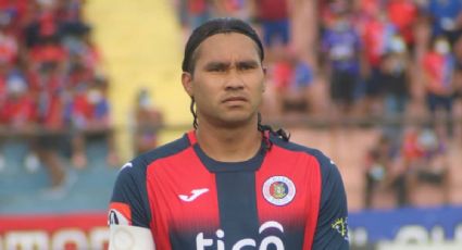 "Borracho, hijo de p...", explotan contra Gullit Peña en El Salvador (VIDEO)