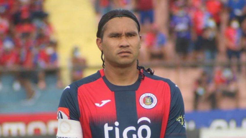 "Borracho, hijo de p...", explotan contra Gullit Peña en El Salvador (VIDEO)