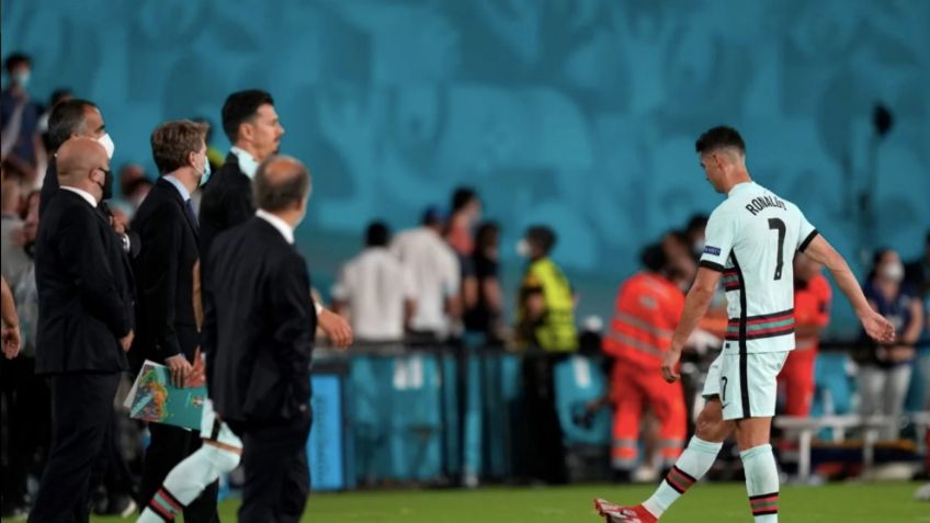 Cristiano Ronaldo furioso: tira y patea gafete de capitán de Portugal (VIDEO)