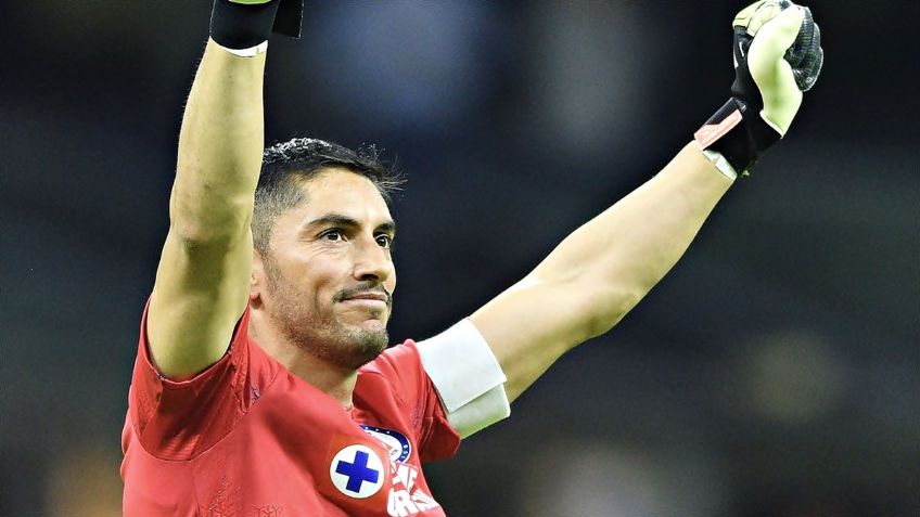 Cruz Azul anuncia la renovación de Jesús Corona al estilo de "Soy Leyenda"