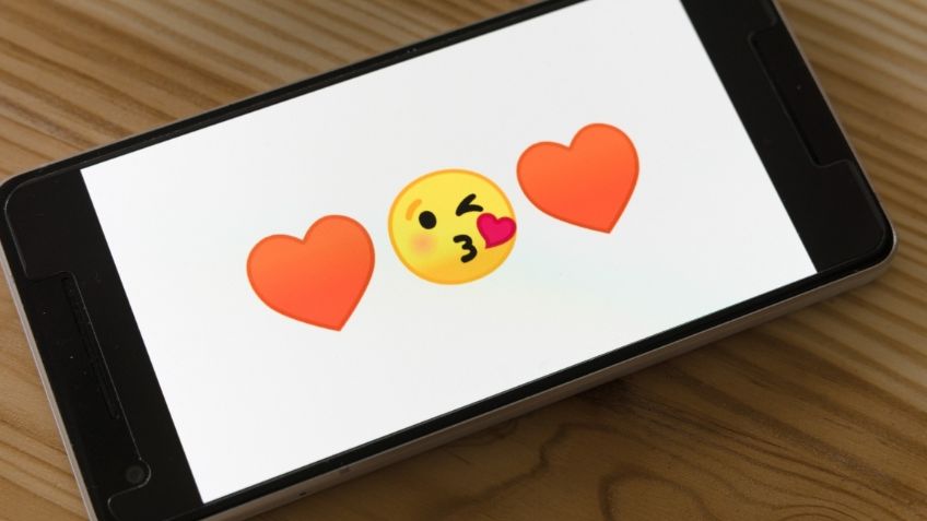 WhatsApp le copia a Facebook para que contestes sin escribir ni grabar voz