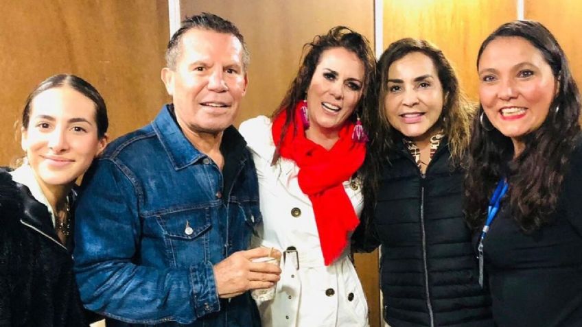 Julio César Chávez canta a todo pulmón en concierto de Edith Márquez (VIDEO)