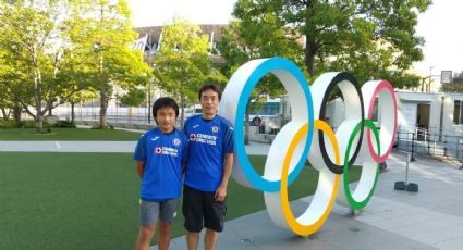 Aficionado japonés de Cruz Azul visita a la Selección Mexicana en Tokio 2020