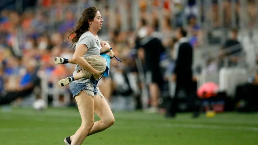 Un niño de 2 años escapa de su madre e irrumpe en partido de la MLS (VIDEO)