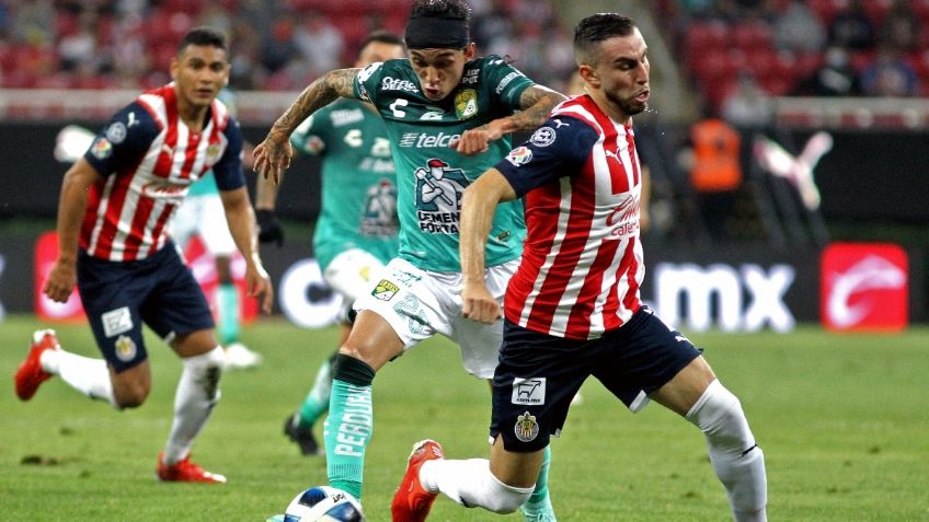 Chivas, abucheadas; León se las devora con goleada y se escucha el 'Fuera Vuce'
