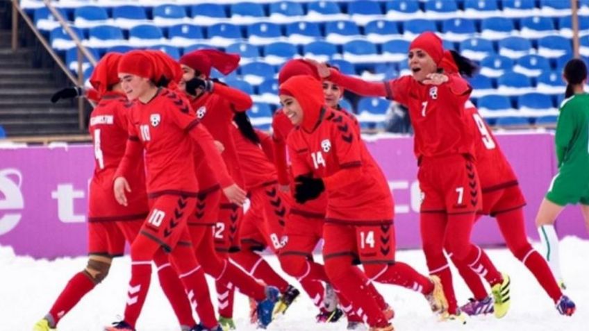 Jugadoras de selección de Afganistán huyen de su país por miedo a talibanes