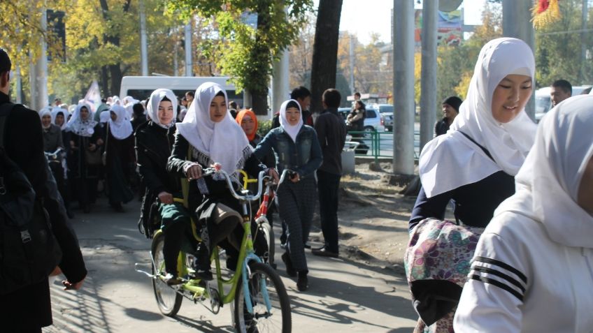 Organizan raid ciclista para enviar mensaje de paz ante la guerra en Medio Oriente