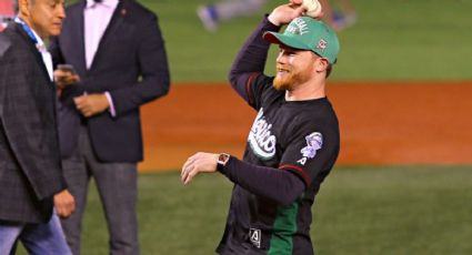 Canelo Team sorprende a Mariachis de Guadalajara con jersey de Adrián González