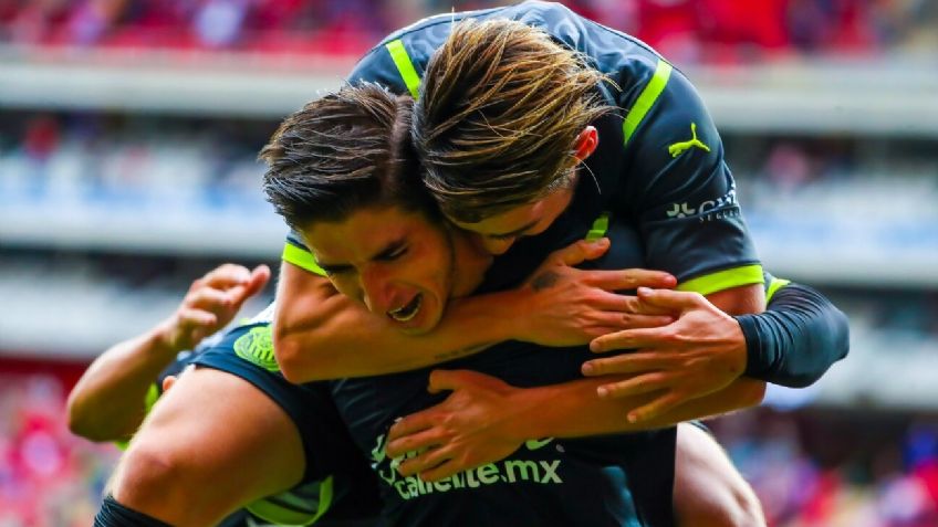 Chivas derrota 2-1 a Necaxa y le da tranquilidad a Víctor Manuel Vucetich