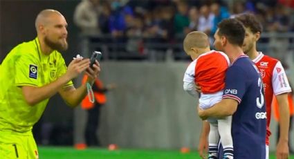 ¡Épico! Portero del Reims pide una foto a Messi con su hijo en brazos (VIDEO)